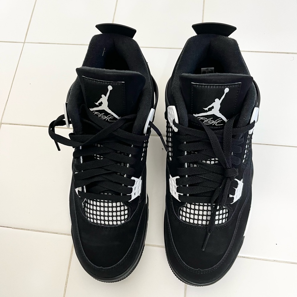 Air Jordan 4 Retro "White Thunder"